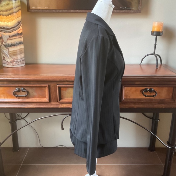 Ally B Skirt and Jacket Combo Suit. Black Pinstripe. Size 9 - Picture 6 of 14